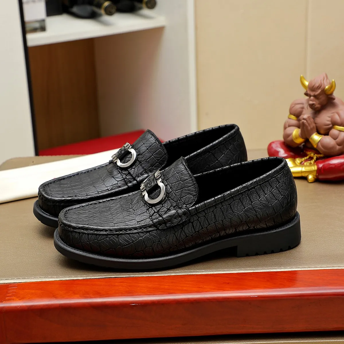 Men's shoes 💰500 Ferragamo [Ferragamo] top imported suit men's shoes 💯Original copy of the official website, product materials: selected imported embossed calfskin + luxury hardware buckle accessories ~ imported water-dyed cow 🐂 leather lining. Strong three-dimensional visual effect, original combination outsole, multiple colors available😘 Size: 38-44 (.45.46. Customized)